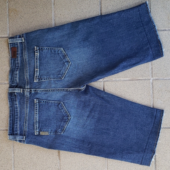 Paige Stretch Bermuda Jean Shorts Cut-Offs Size 25" Waist X 11" Inseam Length - Picture 2 of 9